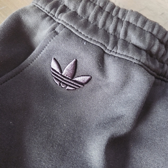 Adidas Originals Neuclassics Shorts IR9430 Size Small Men's NEW Black Loose Fit - Picture 2 of 13